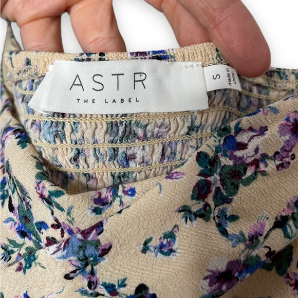 ASTR | Square Neck Bubble Sleeve Dress in Cream Multi Ditsy Small - Picture 2 of 7
